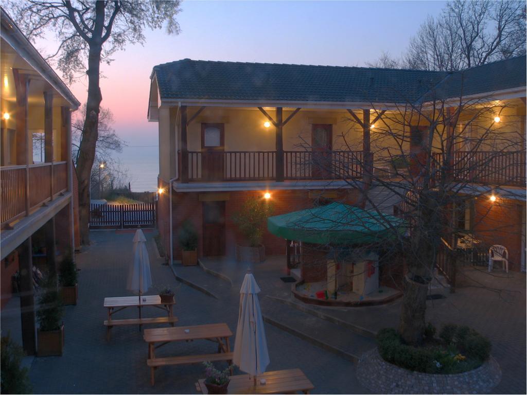 Patio Apartamenty I Pokoje Niechorze Buitenkant foto